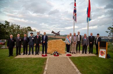 Einweihung des Denkmales zu Ehren von 6 Soldaten der Royal Air Force